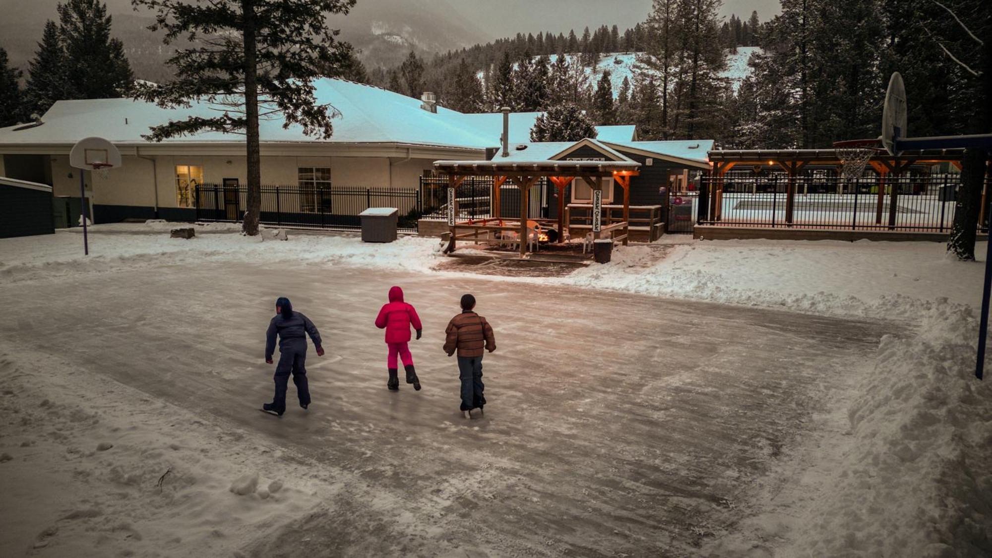 Ridgeview Resort Radium Hot Springs Esterno foto