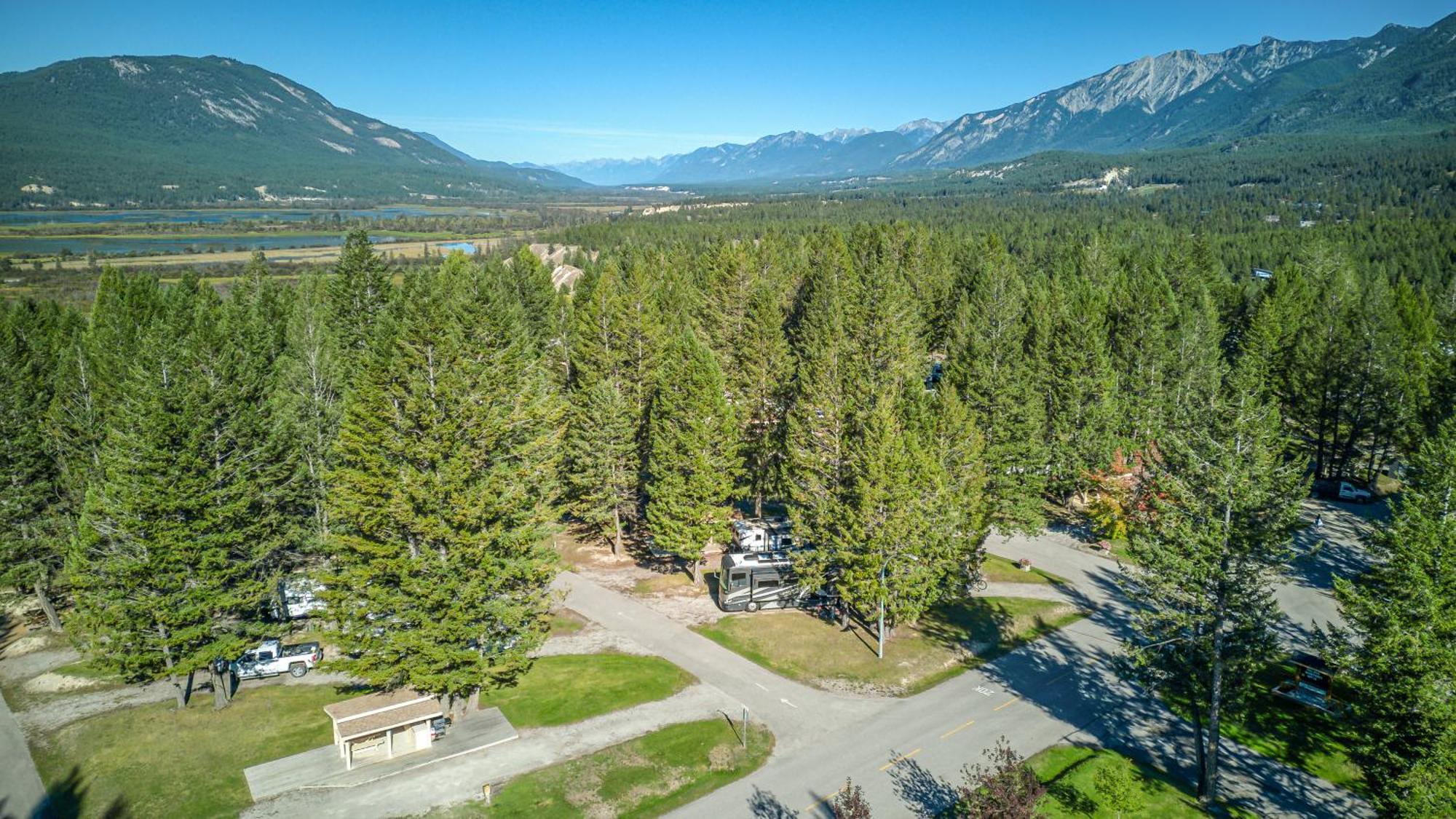Ridgeview Resort Radium Hot Springs Esterno foto